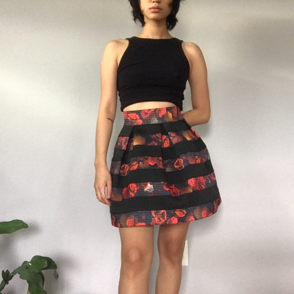 Guess floral skirt - Picture 1 of 4